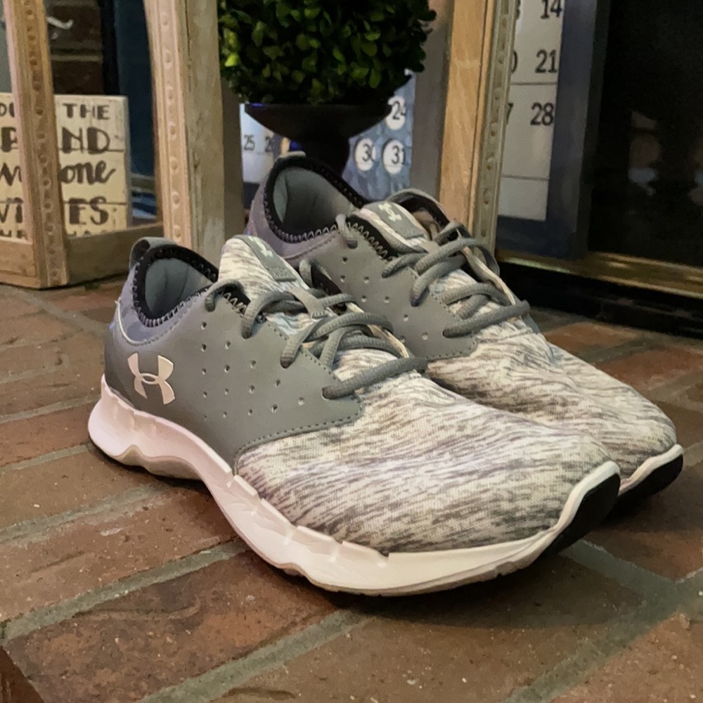 Men’s Under Armour Armour running training shoes.